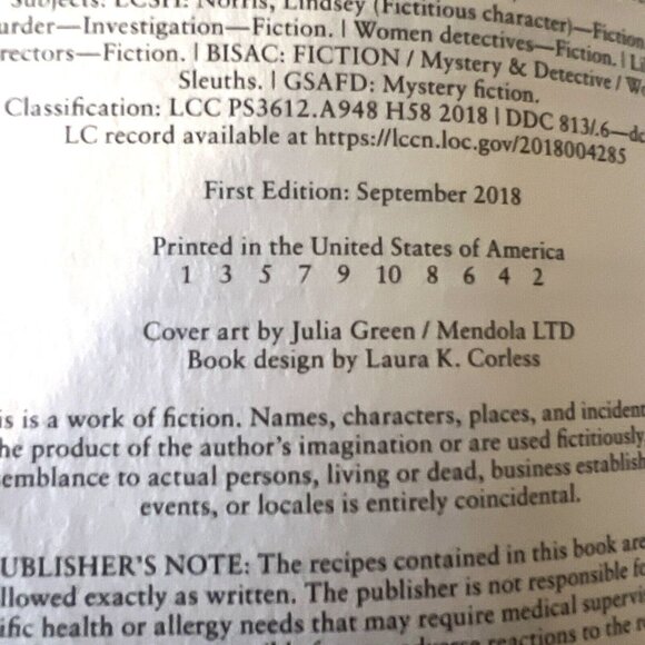 Hitting the Books A Library Lover's Mystery by Jenn McKinlay 1st Ed. Hardcover - Picture 3 of 5